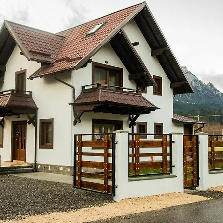 Holiday home Casuta Doi Ponei Busteni