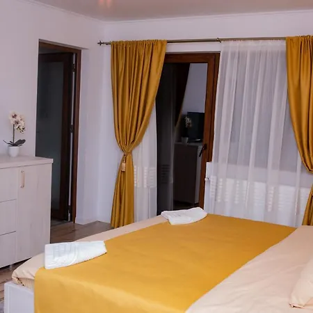 Casuta Doi Ponei Holiday home