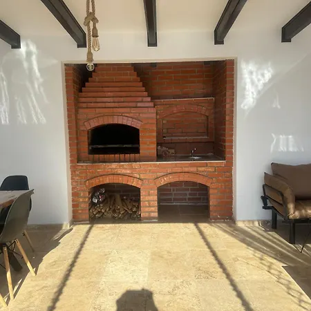 Casuta Doi Ponei Holiday home